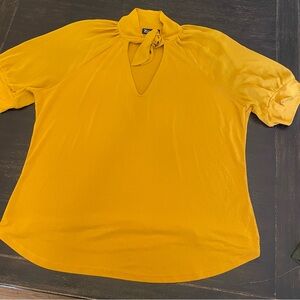 Women’s Short Sleeve Top